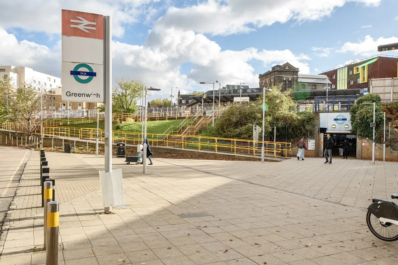 Greenwich High Road, SE10, photo 20