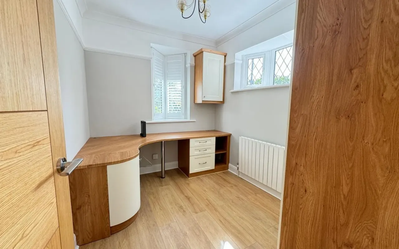 Clandon Close, Epsom, KT17, photo 9