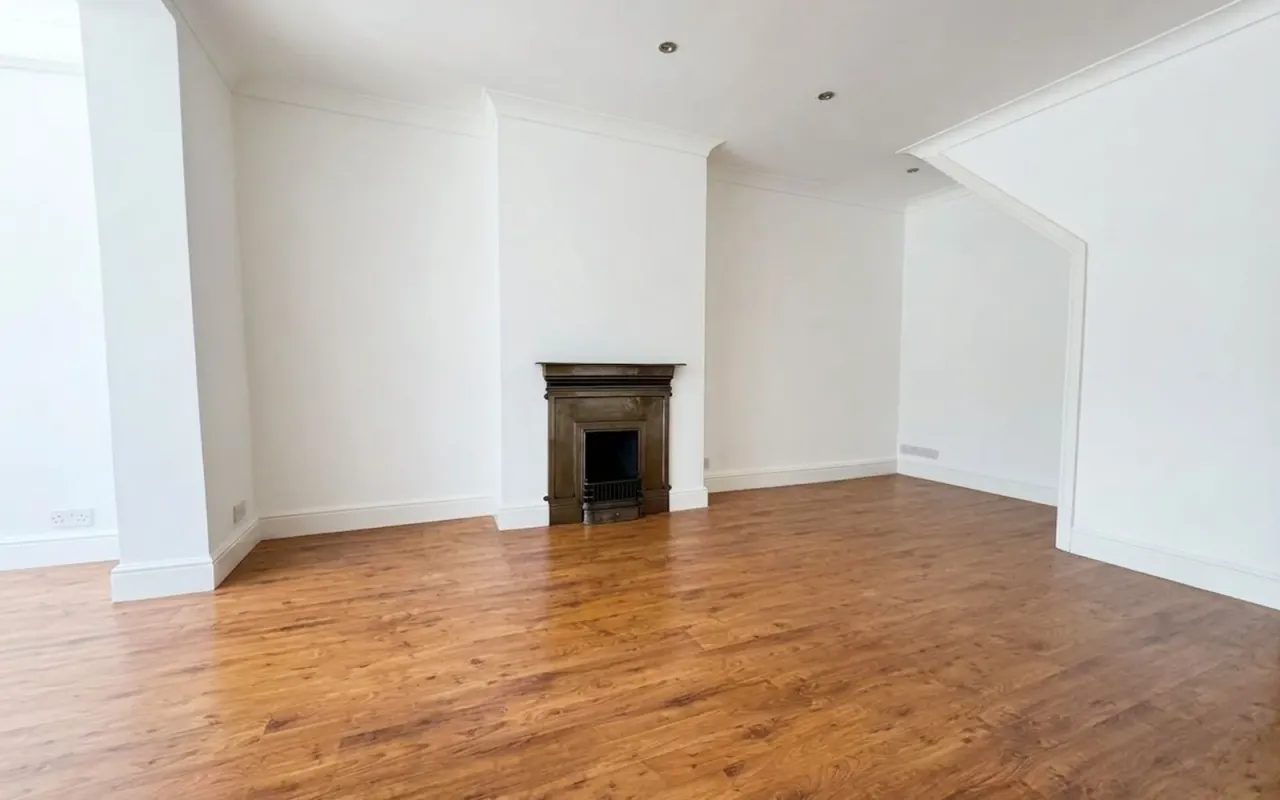 Clandon Close, Epsom, KT17, photo 8