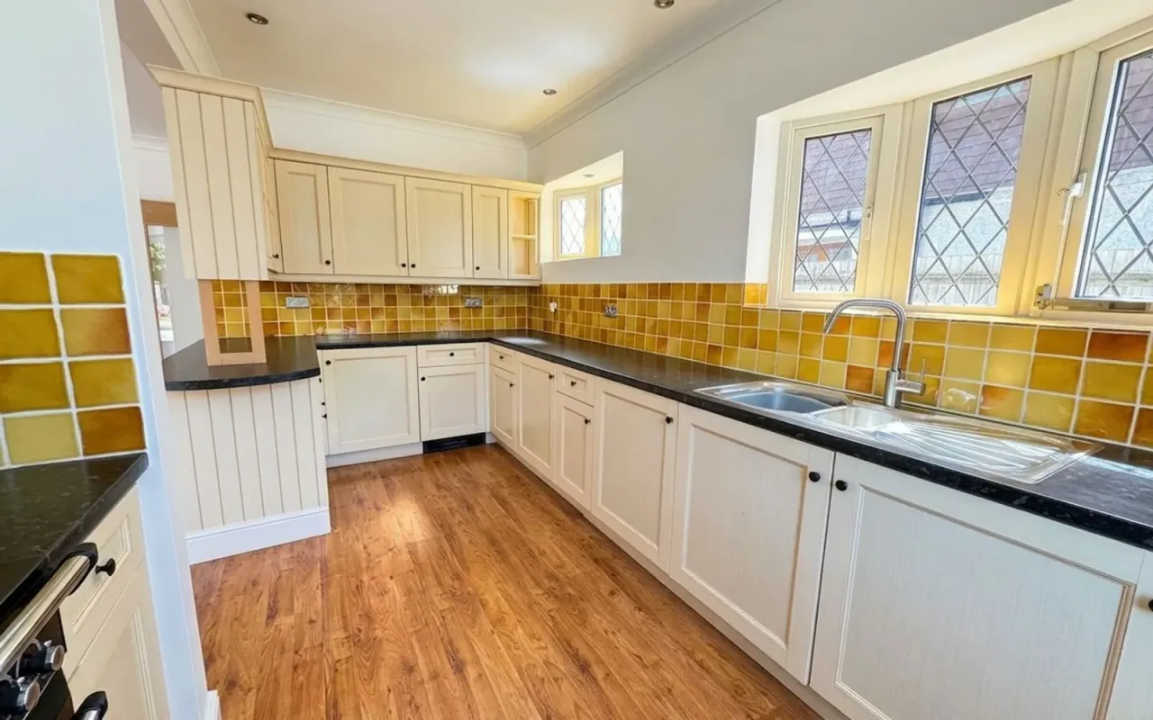 Clandon Close, Epsom, KT17, photo 4