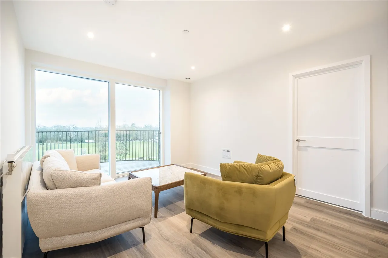 Astell Road, London, SE3, photo 2