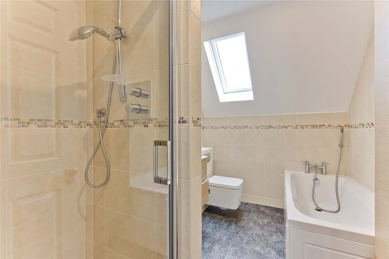 Holly Green, Rosslyn Park, KT13, photo 7