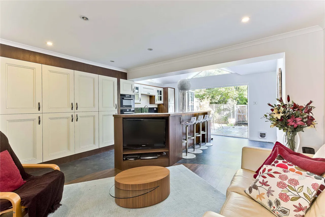 4 bed house to rent, Holly Green, Rosslyn Park, KT13