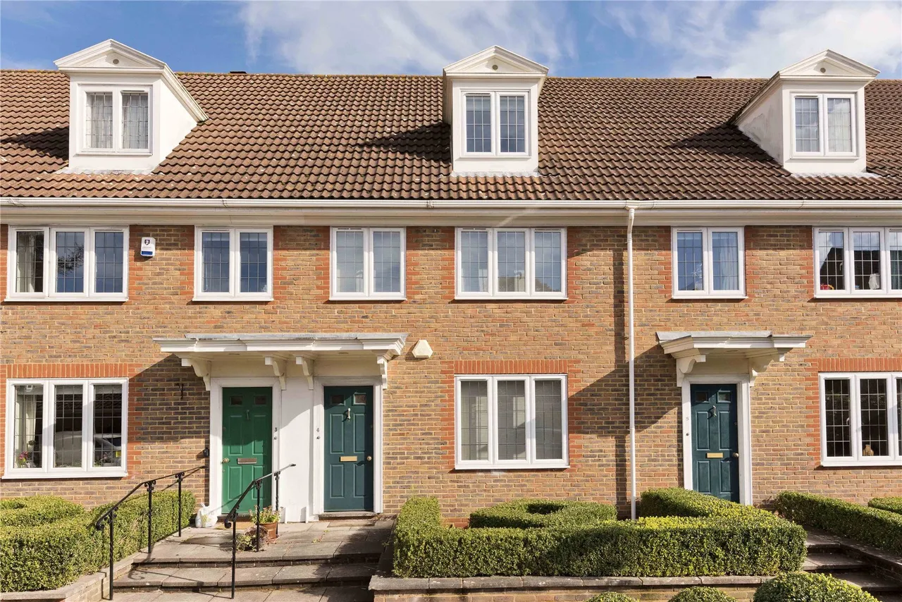 Holly Green, Rosslyn Park, KT13, photo 8