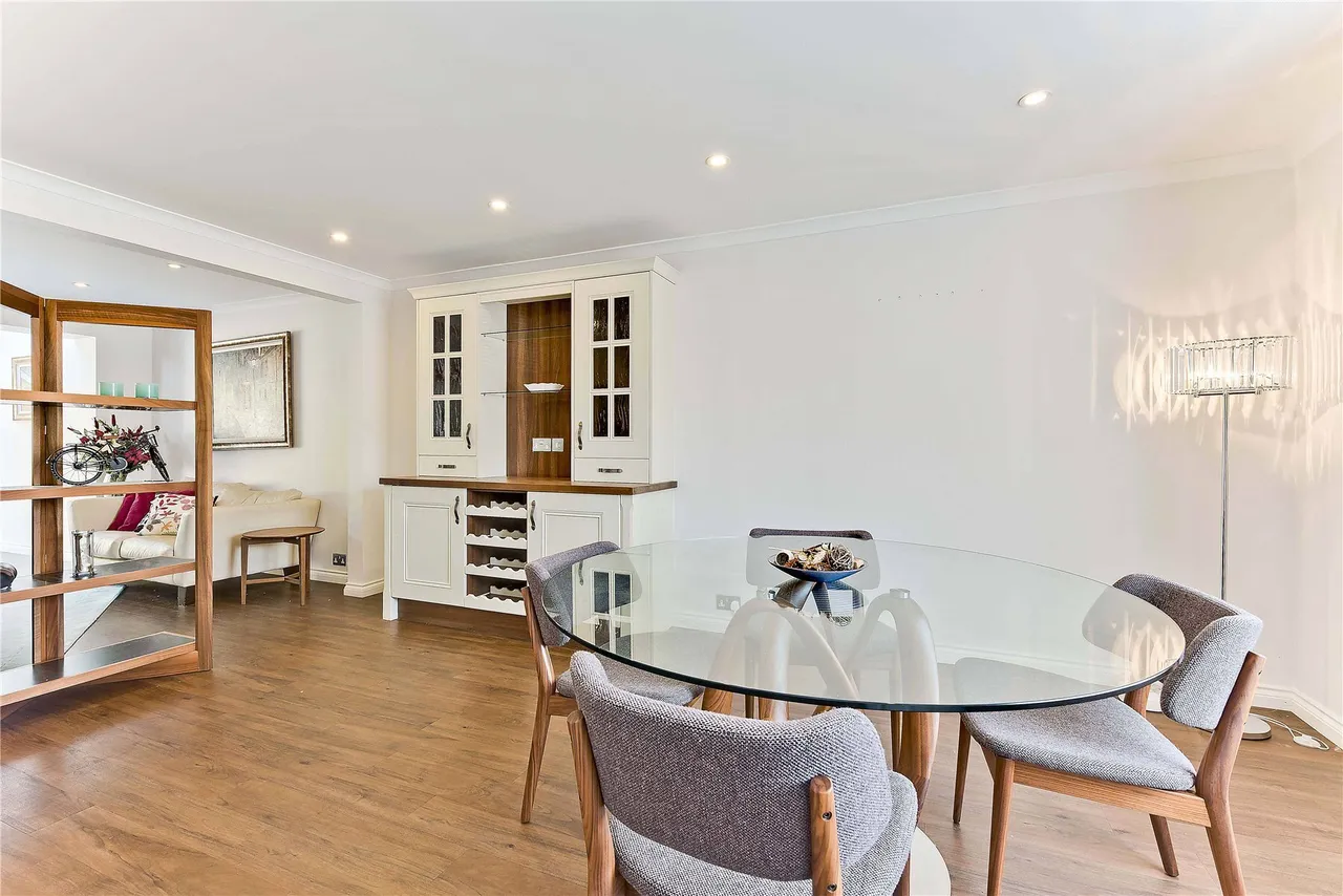 Holly Green, Rosslyn Park, KT13, photo 5