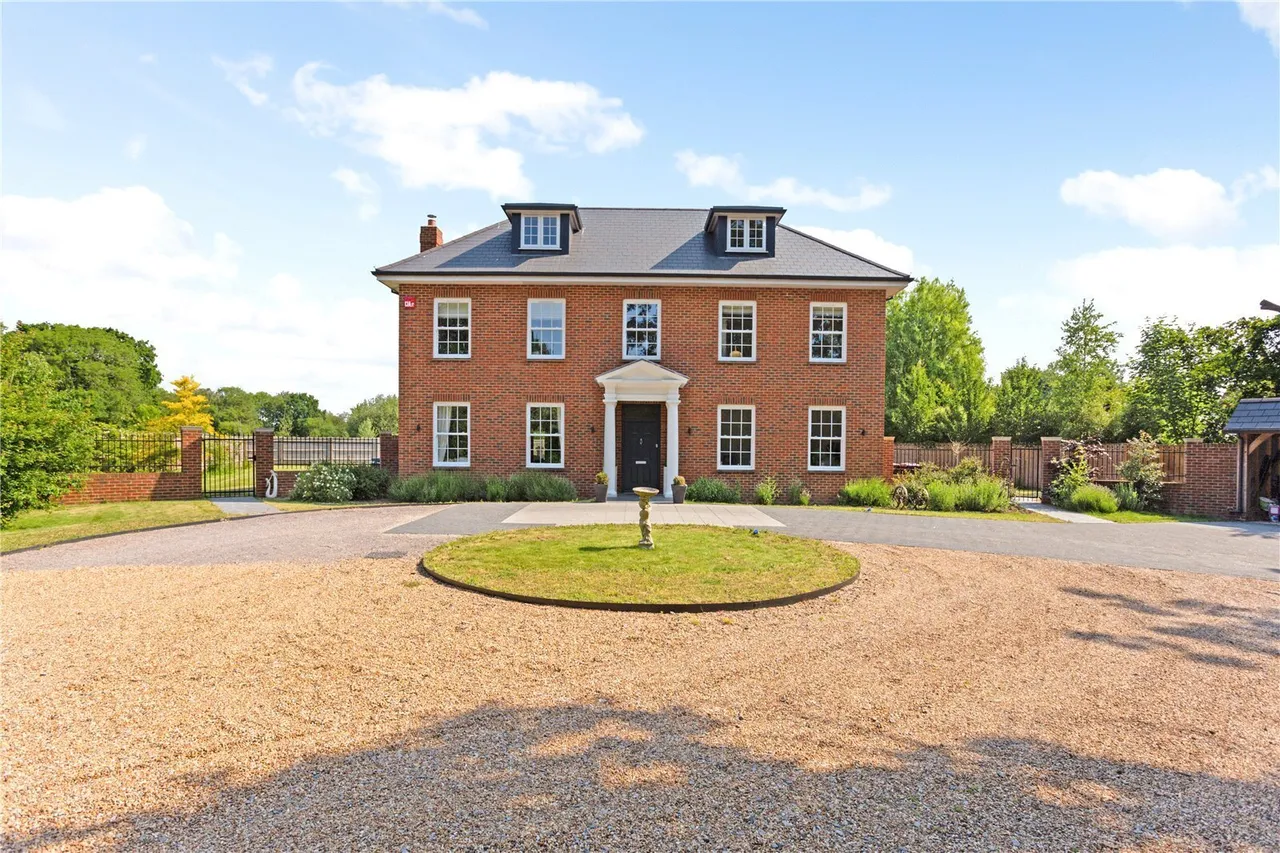 5 bed house for sale — Main Road, Chichester, PO18