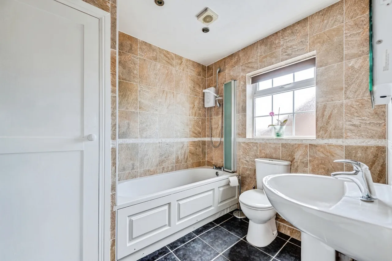 Warrener Close, Swindon, Wiltshire, SN25, photo 15