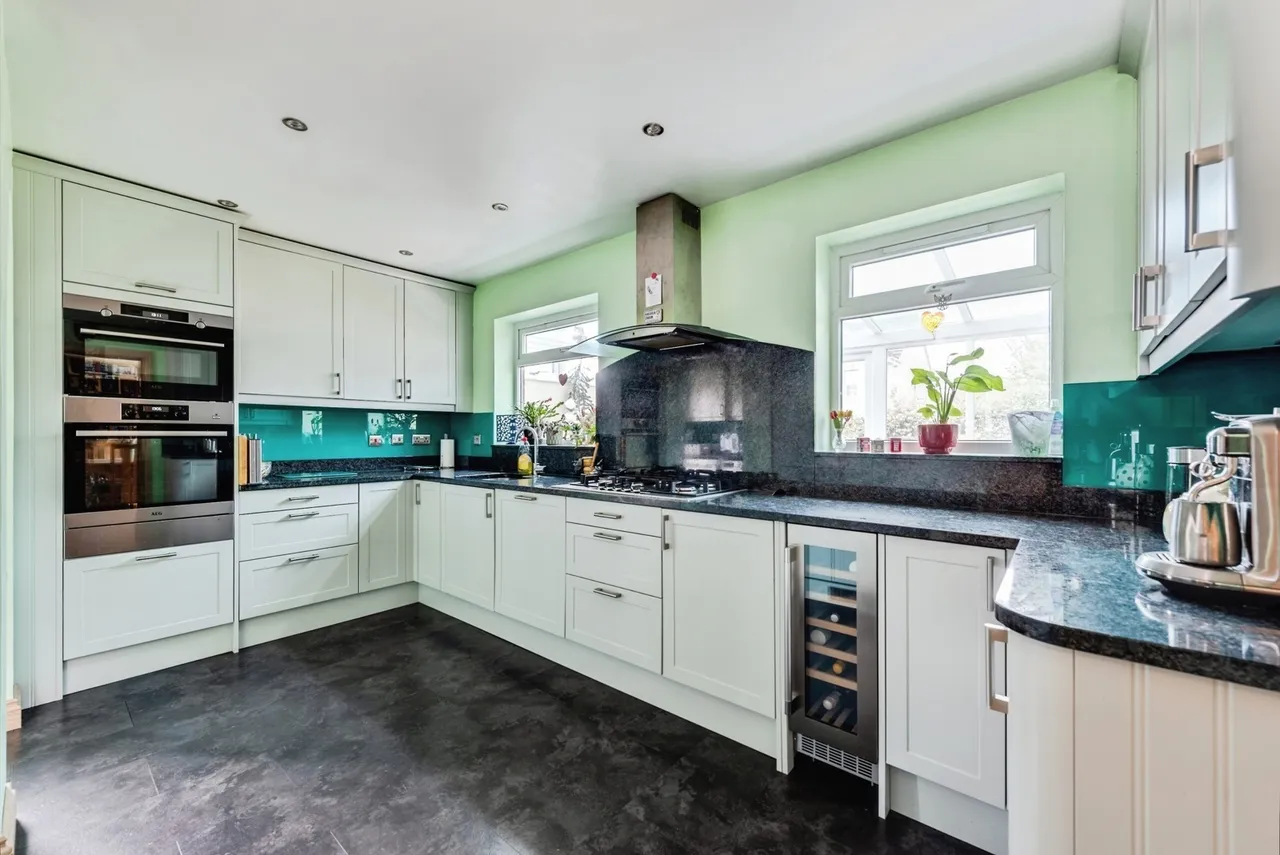 Warrener Close, Swindon, Wiltshire, SN25, photo 2