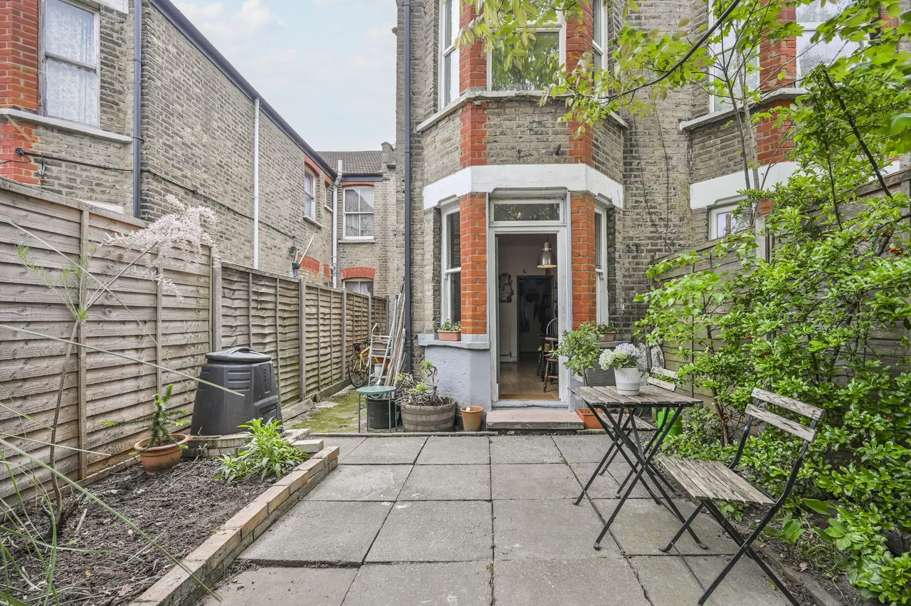 Flat A, 105 Woodside Gardens, London, photo 10