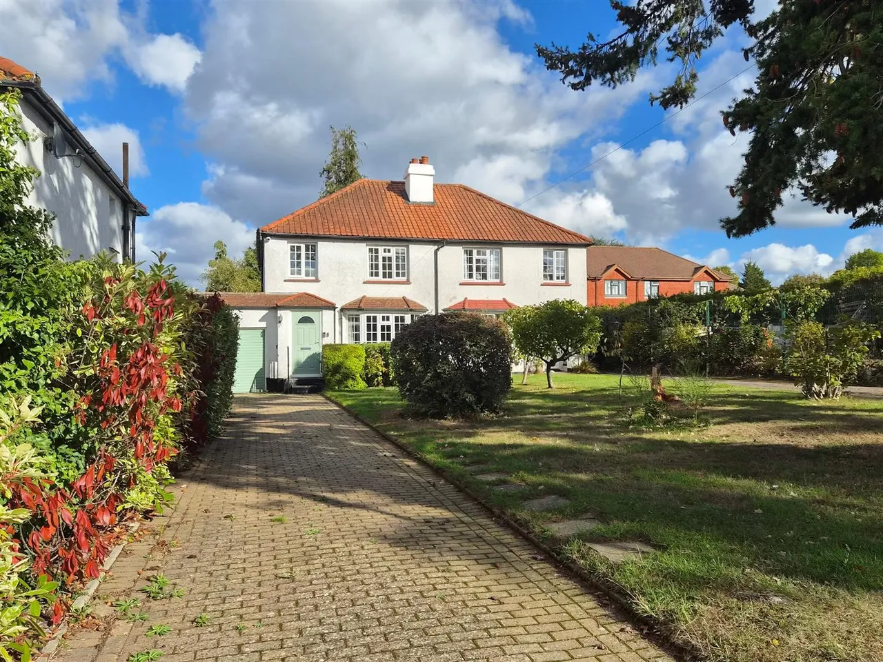 3 bed house for sale, Downs Way, Bookham, KT23