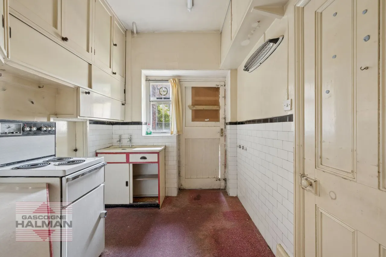 Priory Road, Sale, photo 17