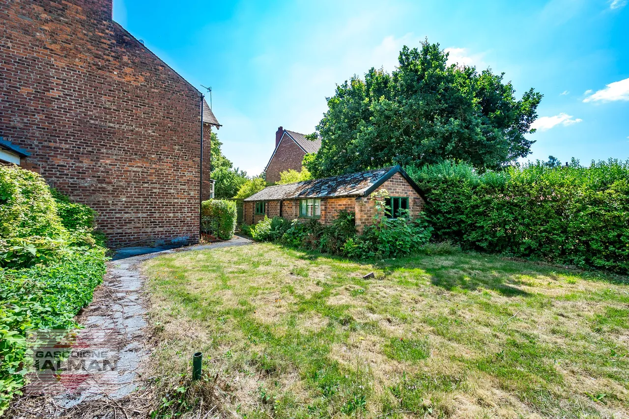 Priory Road, Sale, photo 28