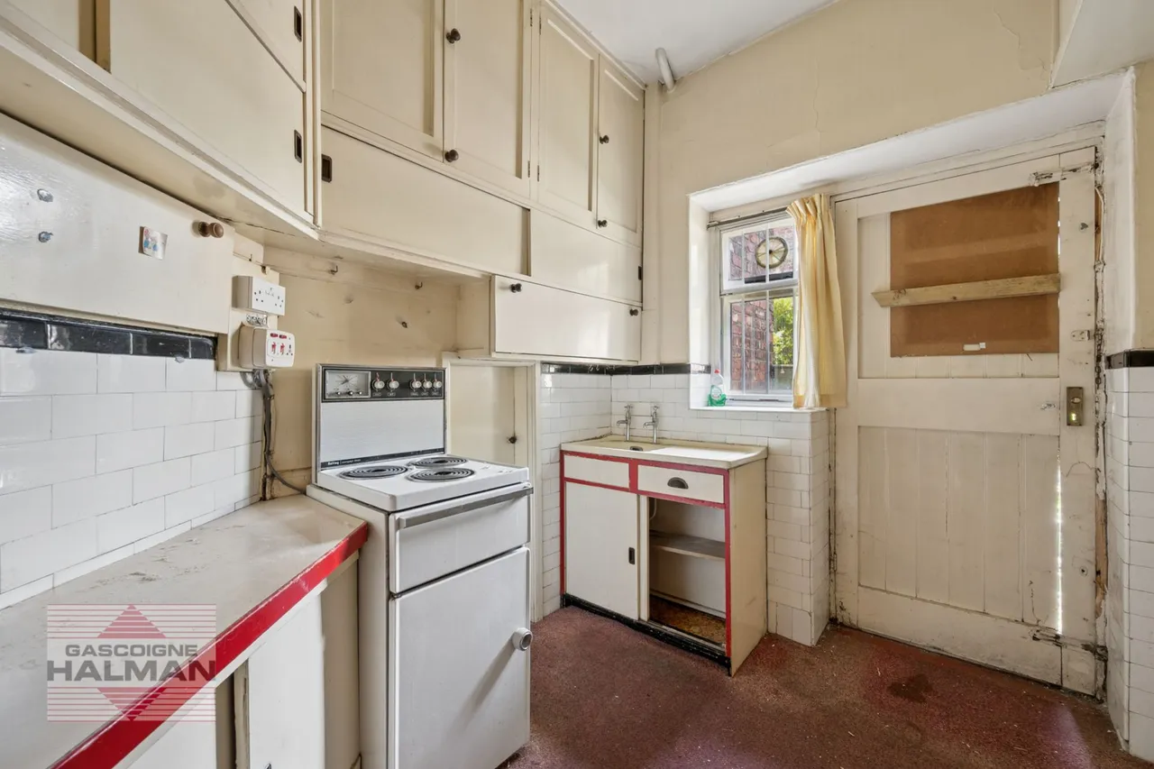 Priory Road, Sale, photo 16