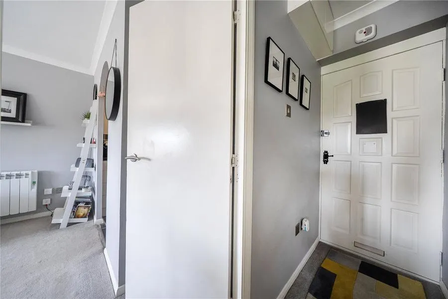 Seymour Way, Sunbury-On-Thames, TW16, photo 13