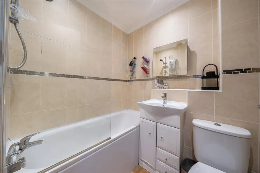 Seymour Way, Sunbury-On-Thames, TW16, photo 12
