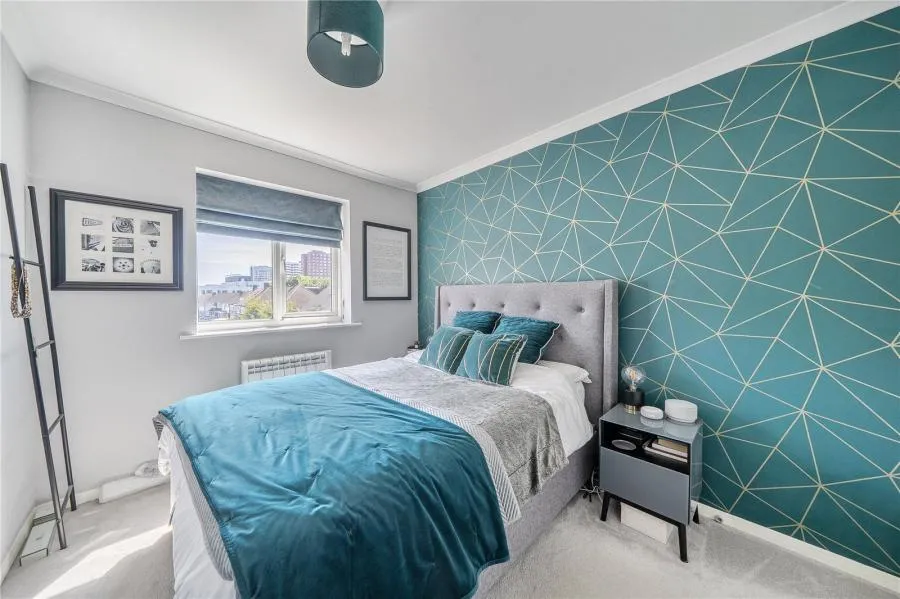 Seymour Way, Sunbury-On-Thames, TW16, photo 9