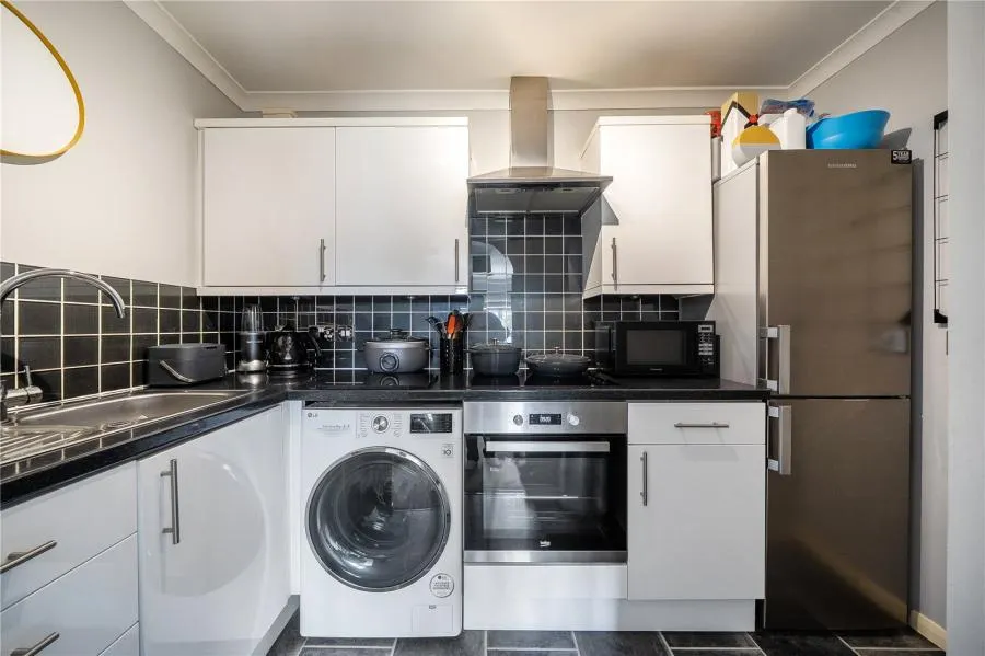 Seymour Way, Sunbury-On-Thames, TW16, photo 3