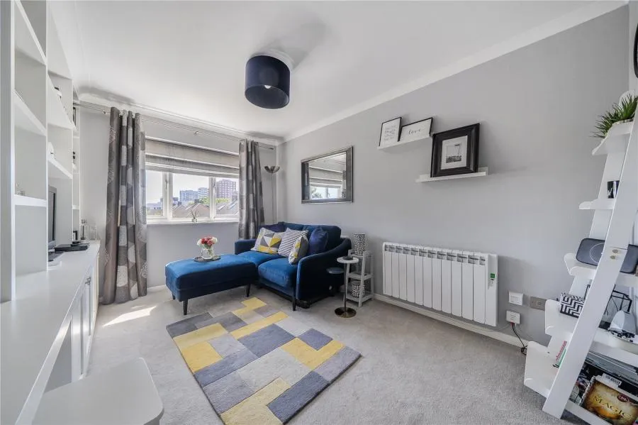Seymour Way, Sunbury-On-Thames, TW16, photo 6