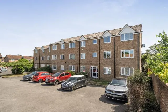 Seymour Way, Sunbury-On-Thames, TW16, photo 2