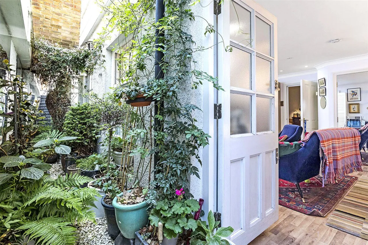 Amwell Street, London, EC1R, photo 3