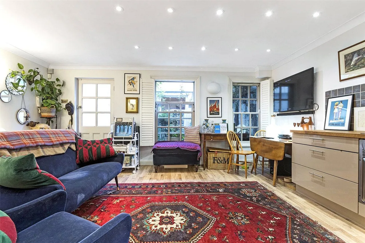 1 bed flat to rent, Amwell Street, London, EC1R