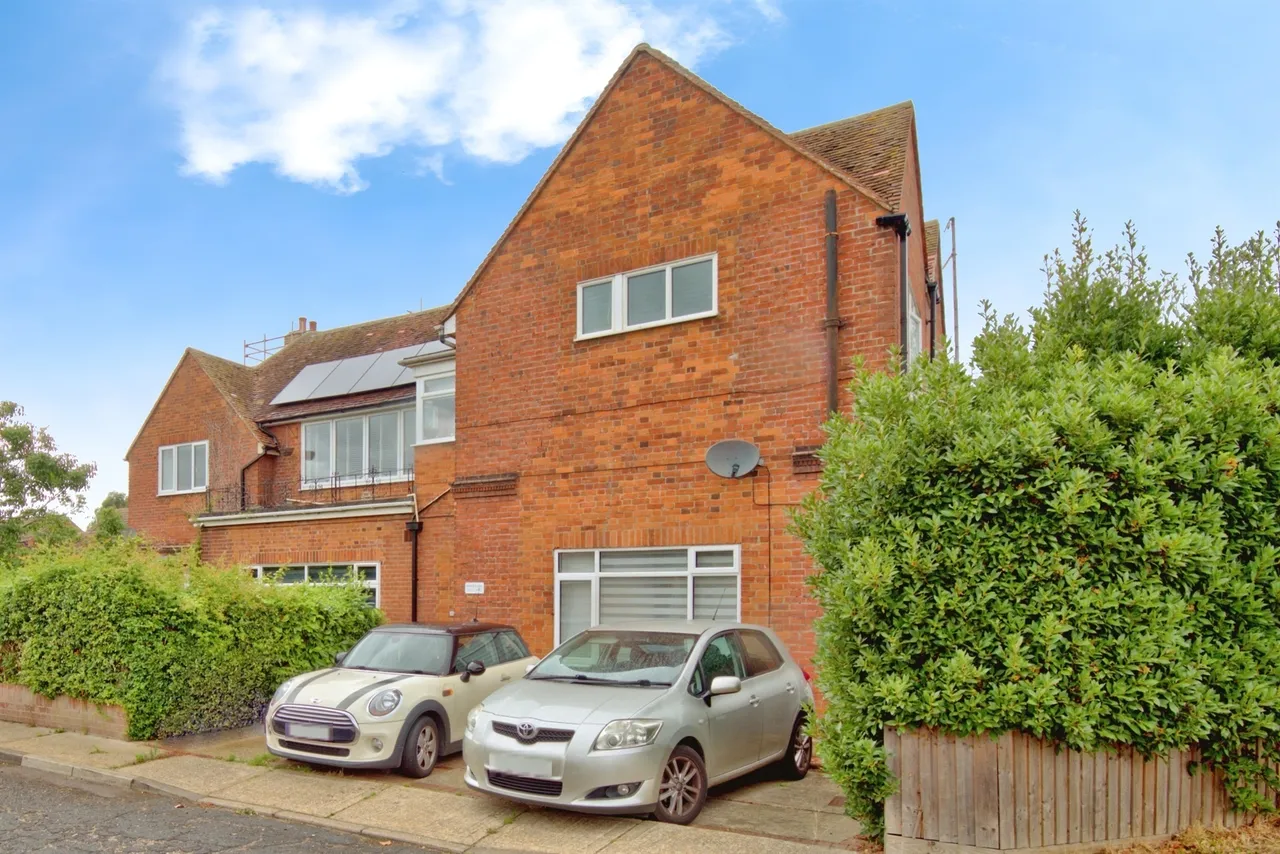 1 bed flat for sale — Blenheim Drive, Colchester