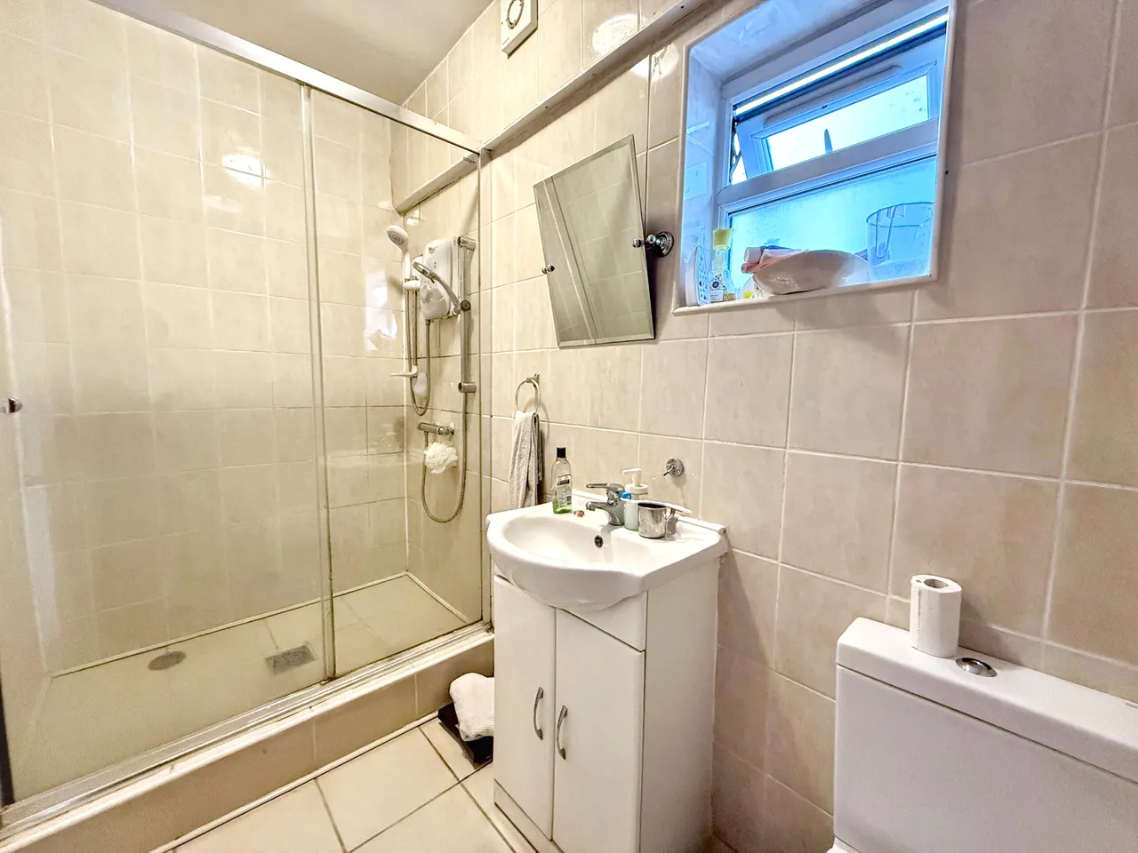 Hogarth Gardens, Hounslow, TW5, photo 7