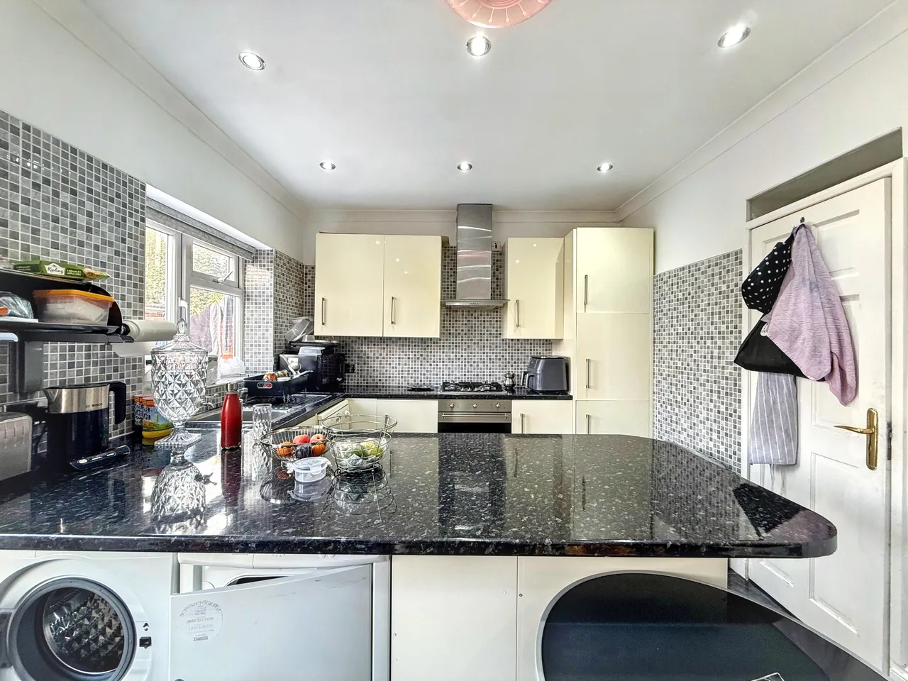 Hogarth Gardens, Hounslow, TW5, photo 9