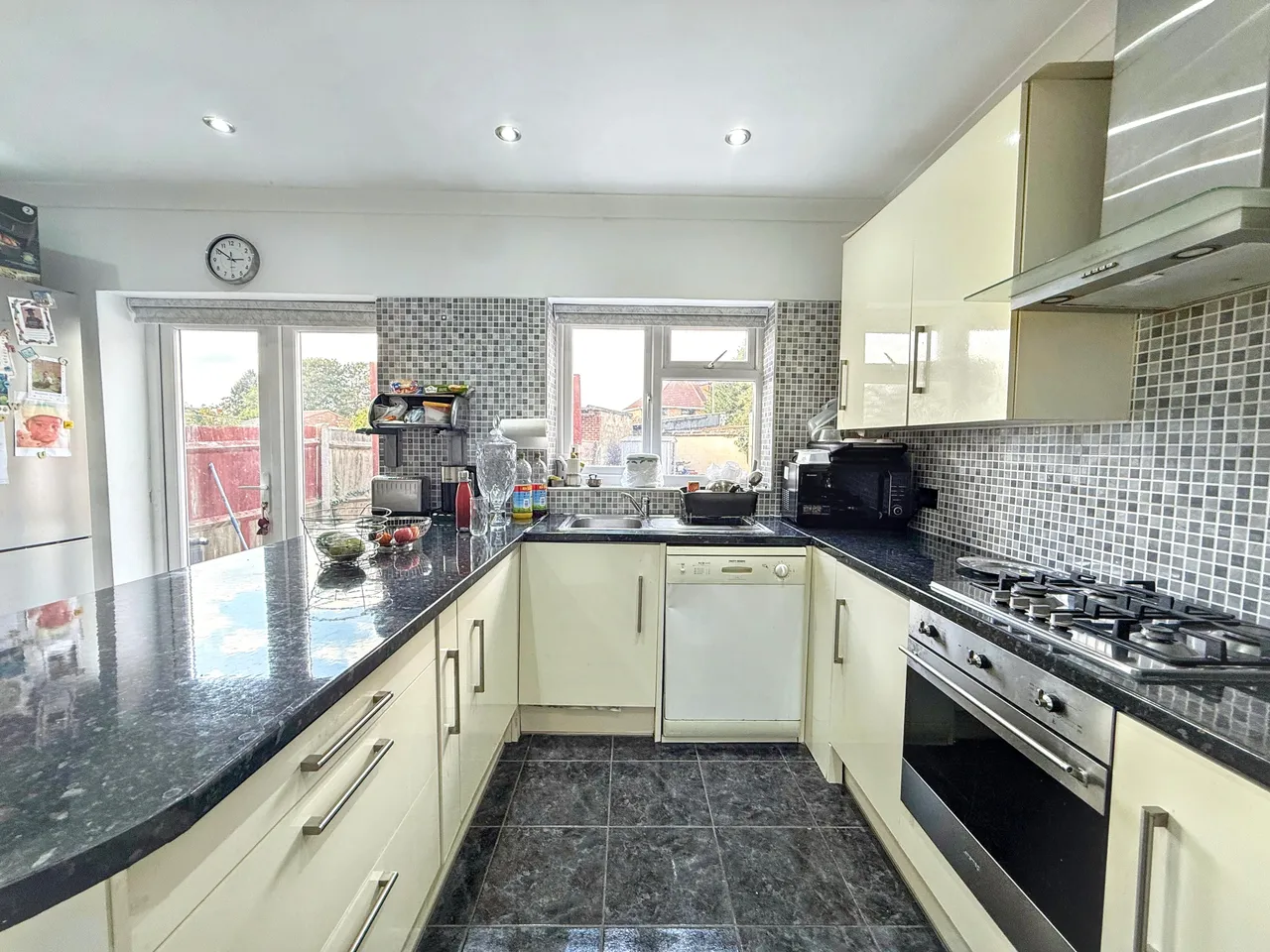 Hogarth Gardens, Hounslow, TW5, photo 8