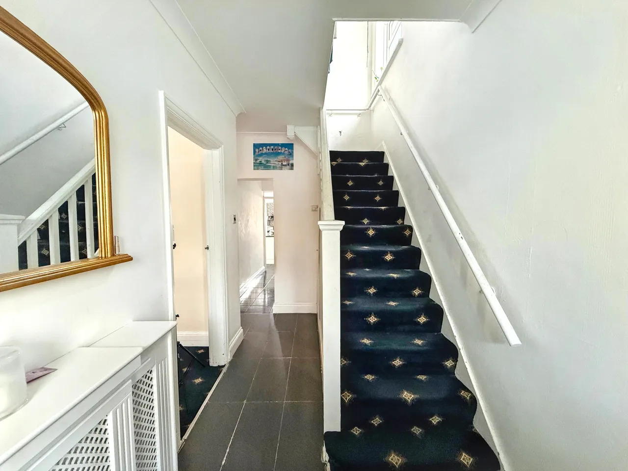 Hogarth Gardens, Hounslow, TW5, photo 2
