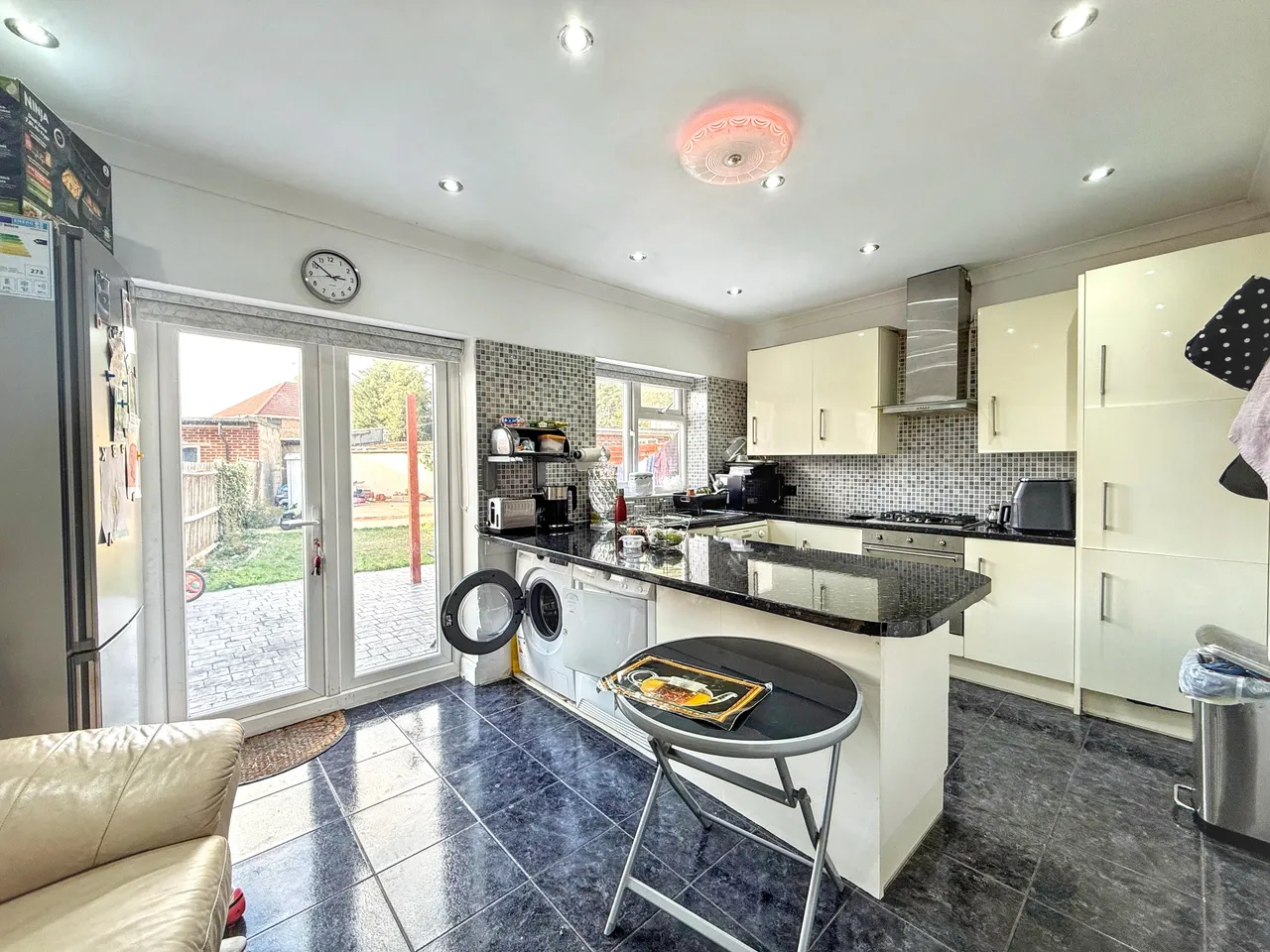 Hogarth Gardens, Hounslow, TW5, photo 10
