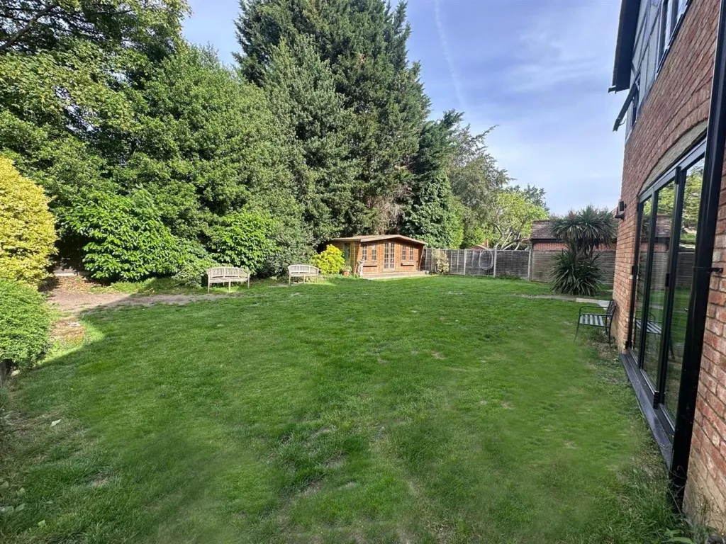 Farnborough Road, Farnborough, photo 39