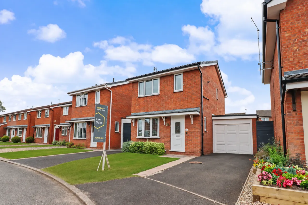 3 bed property for sale, Buttermere Drive, Crewe