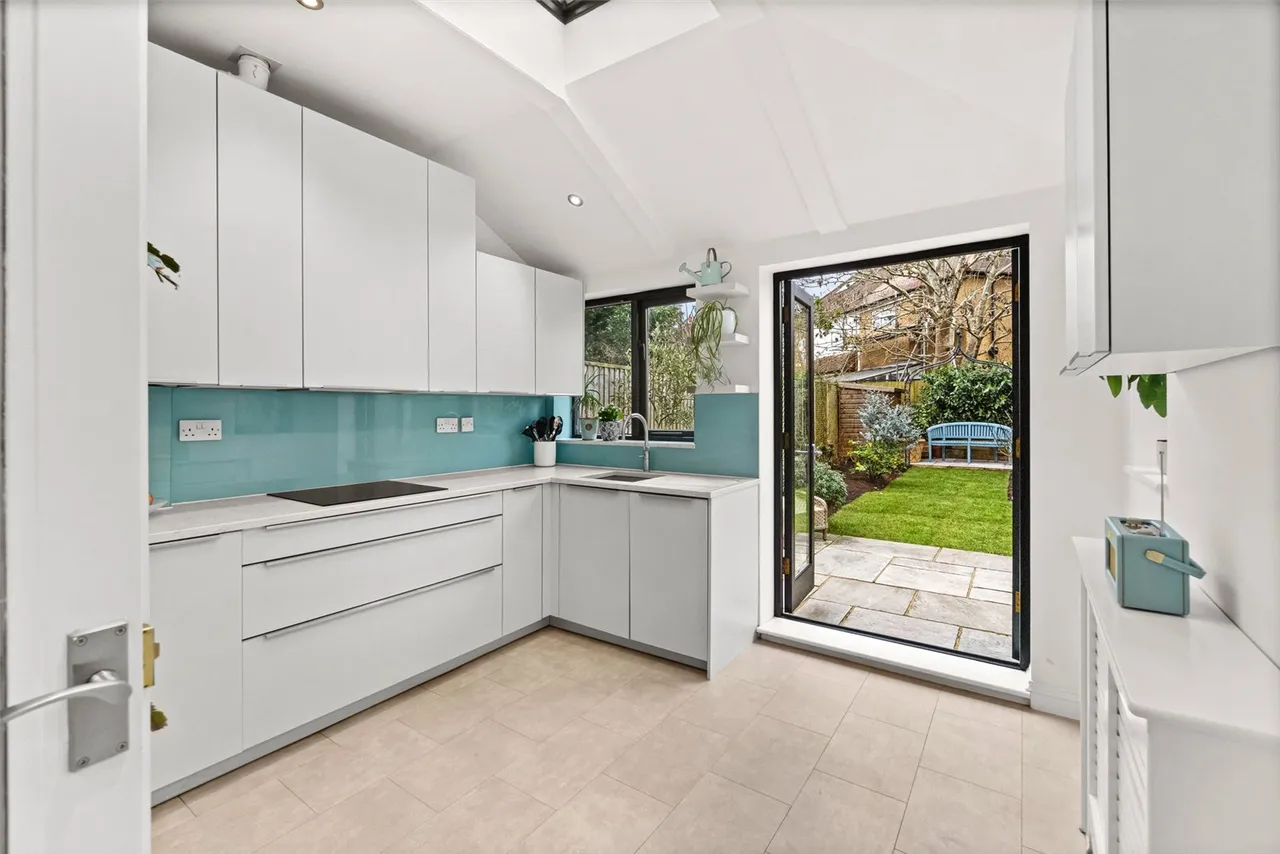 Coverts Road, Claygate, KT10 0LJ, photo 8