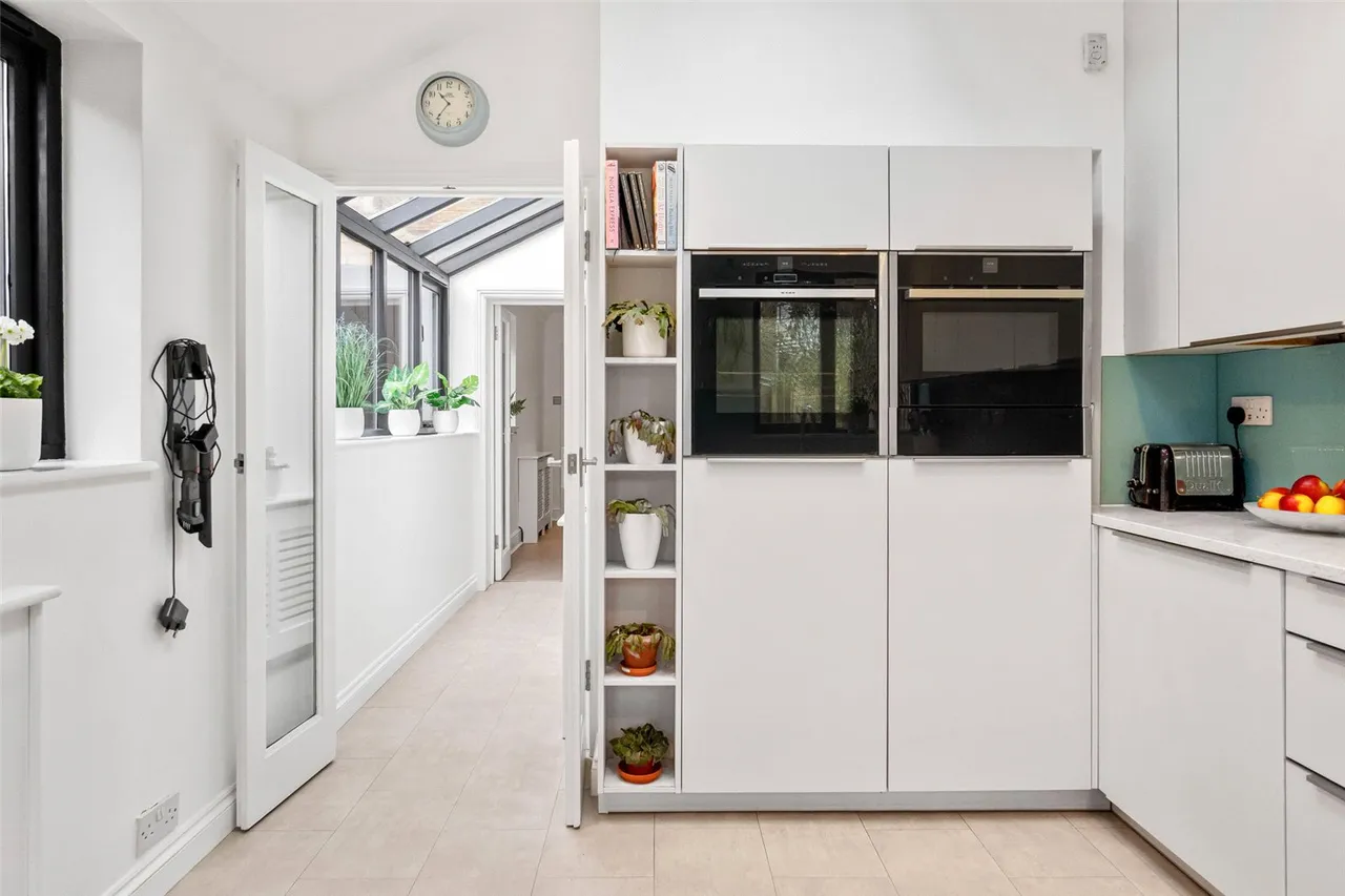 Coverts Road, Claygate, KT10 0LJ, photo 10