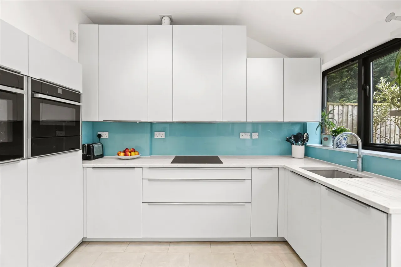 Coverts Road, Claygate, KT10 0LJ, photo 9
