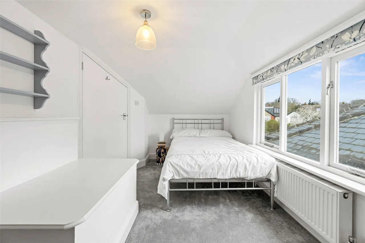 Coverts Road, Claygate, KT10 0LJ, photo 13