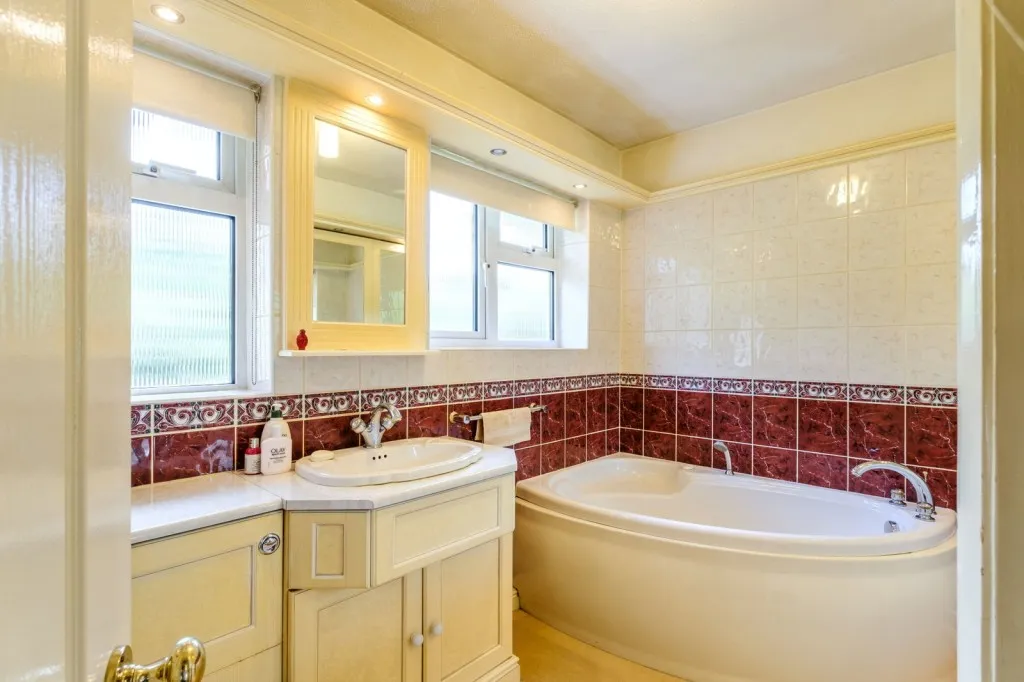 Chapel Lane, Costock, LE12, photo 12
