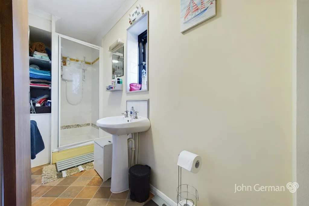 Greenacres Drive, Uttoxeter, photo 14