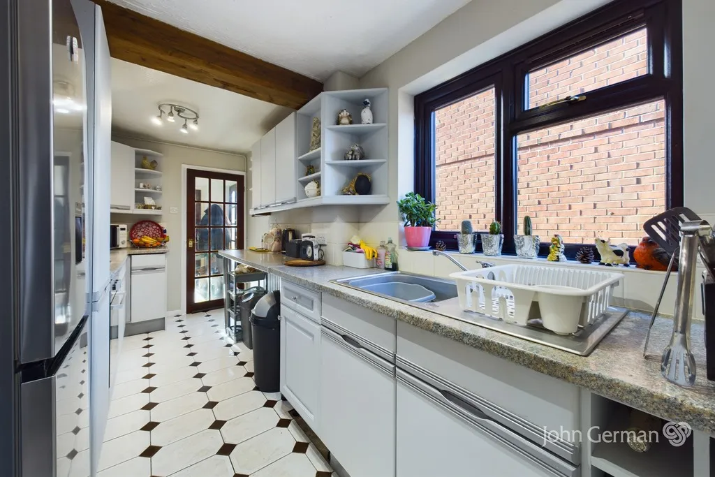 Greenacres Drive, Uttoxeter, photo 8