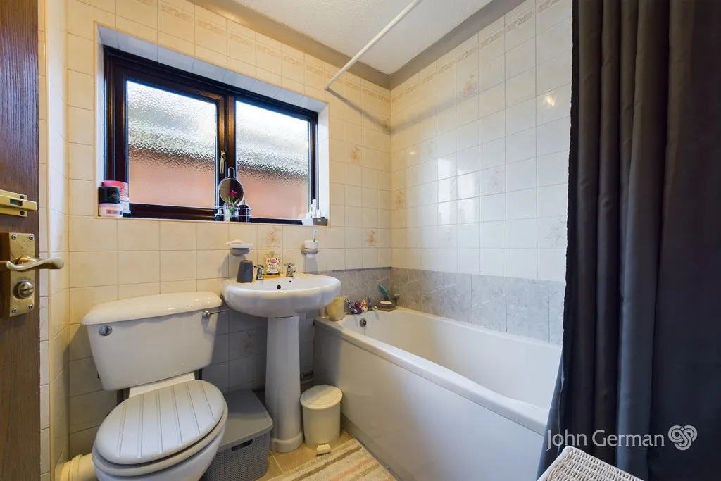 Greenacres Drive, Uttoxeter, photo 18