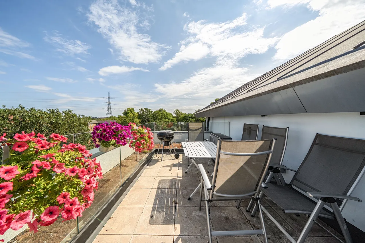 Flat 30, Stiles West Studios, 40-50 East Road, London, photo 3