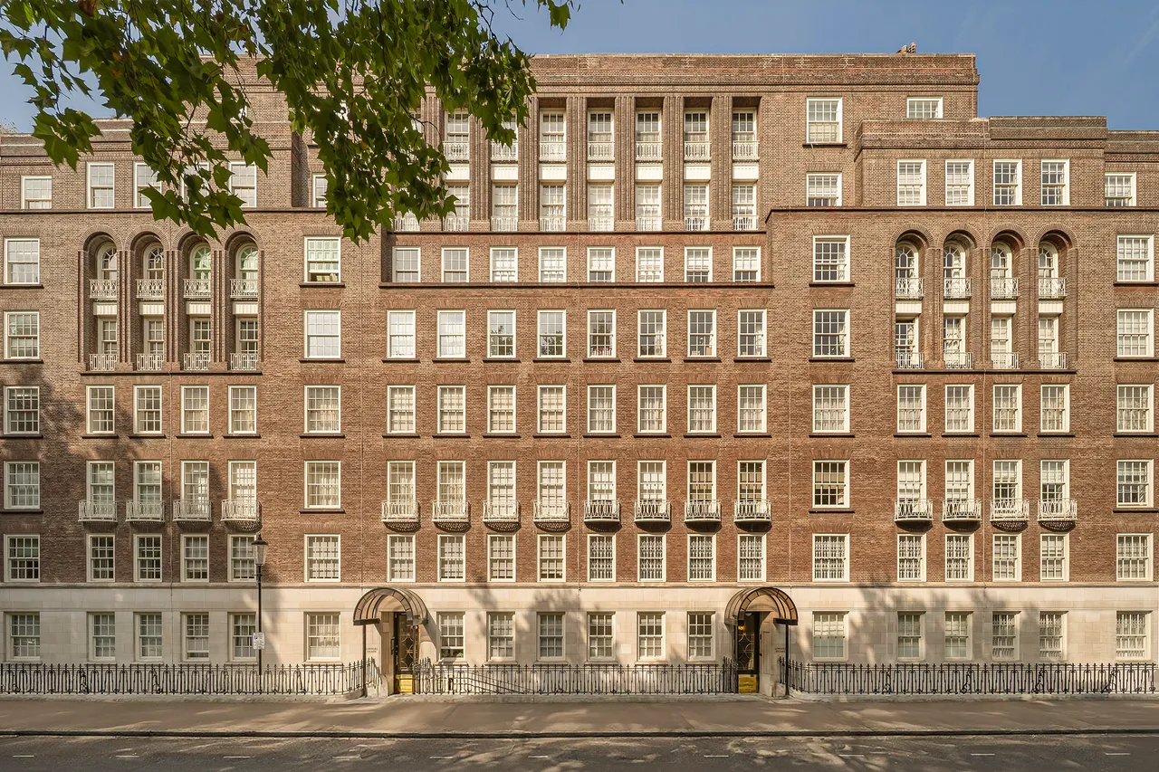 Lowndes Square, Knightsbridge, London, photo 2