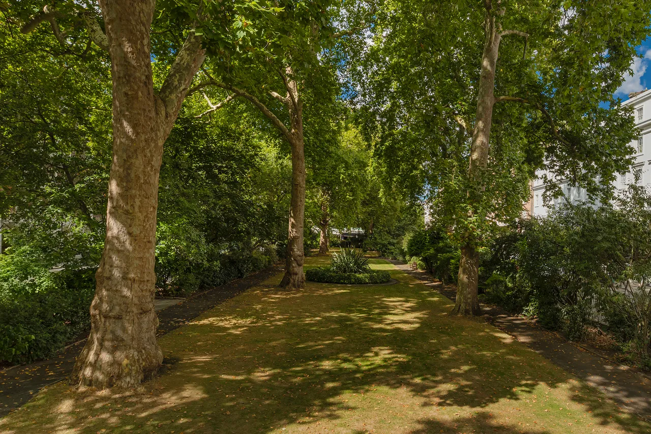 Lowndes Square, Knightsbridge, London, photo 11