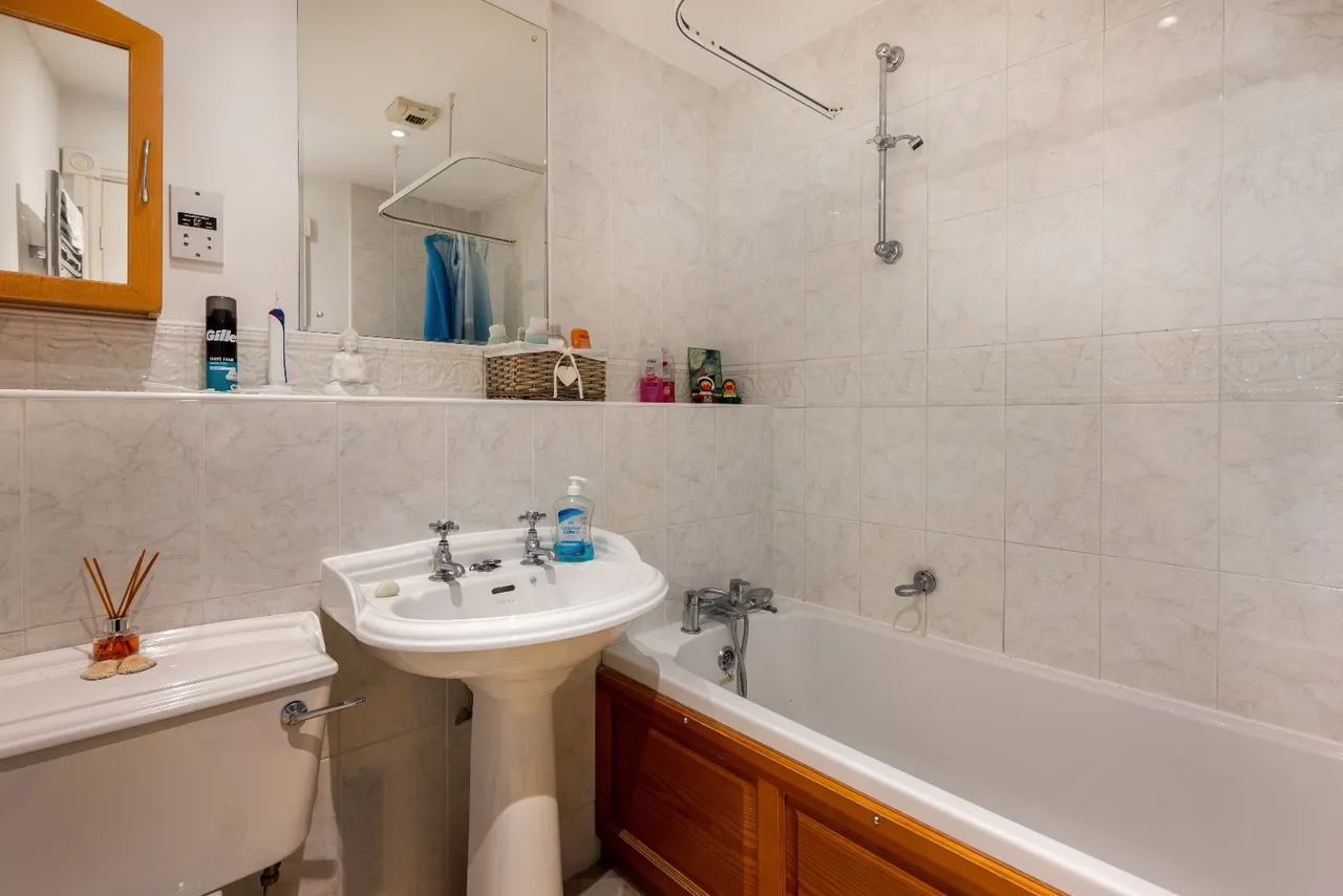 Leeman Road, York, YO26, photo 7