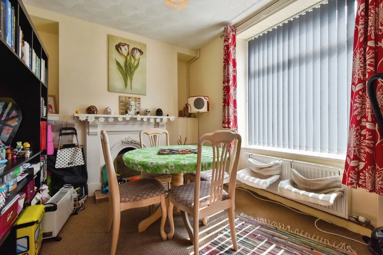 Pen Y Fon Street, Llanelli, SA15, photo 3