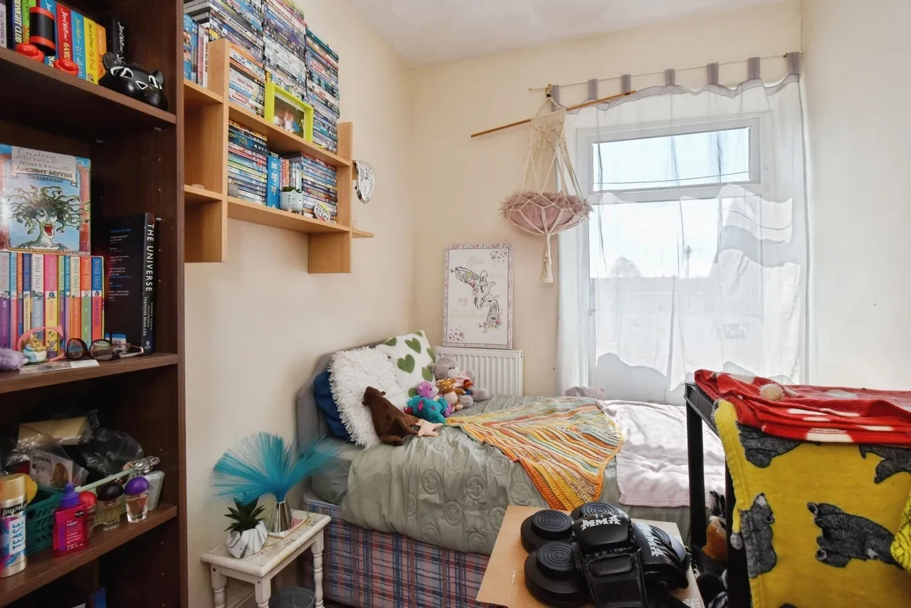 Pen Y Fon Street, Llanelli, SA15, photo 15