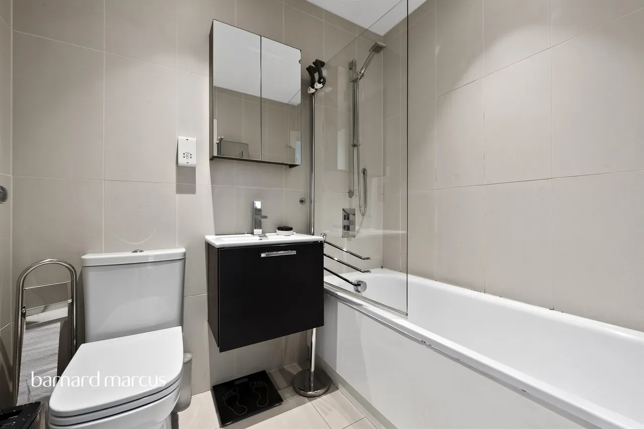 High Street, Feltham, TW13, photo 10