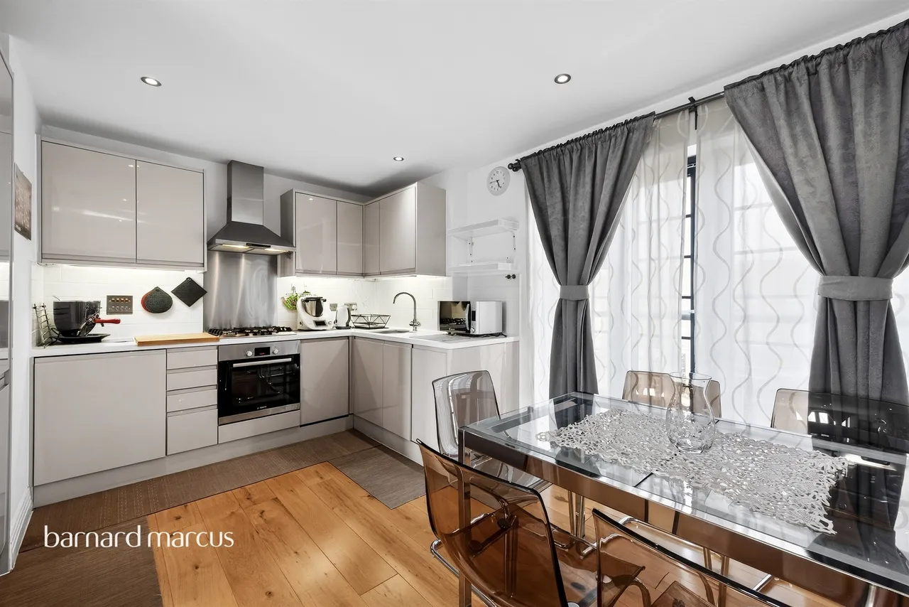 High Street, Feltham, TW13, photo 2
