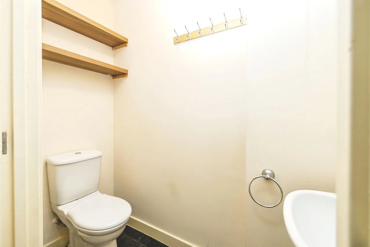 Bluebell Walk, Witham St. Hughs, LN6, photo 6